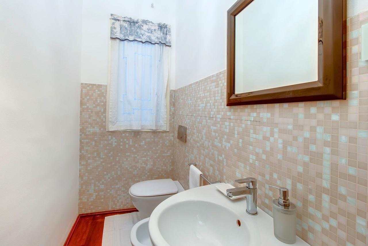 Vindobona Hotel Mali Lošinj Buitenkant foto